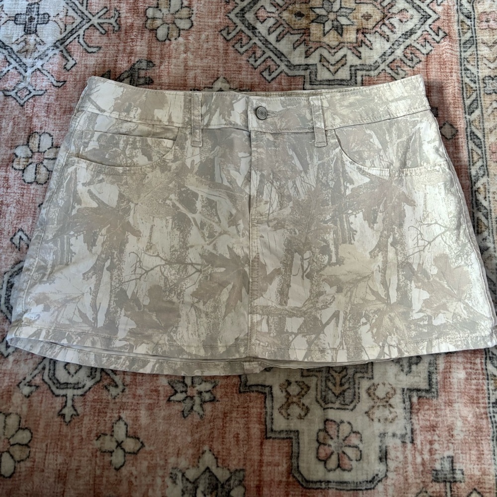 Hollister light camo print mini skirt Size 8